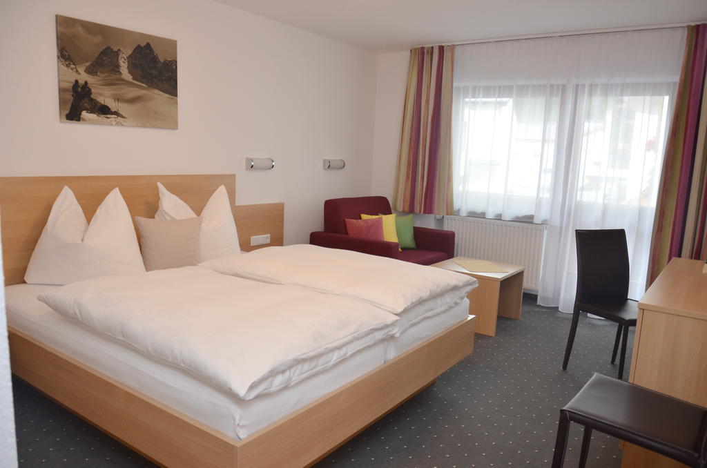 Hotel Garni Sport Sonneck Galtür Zimmer foto